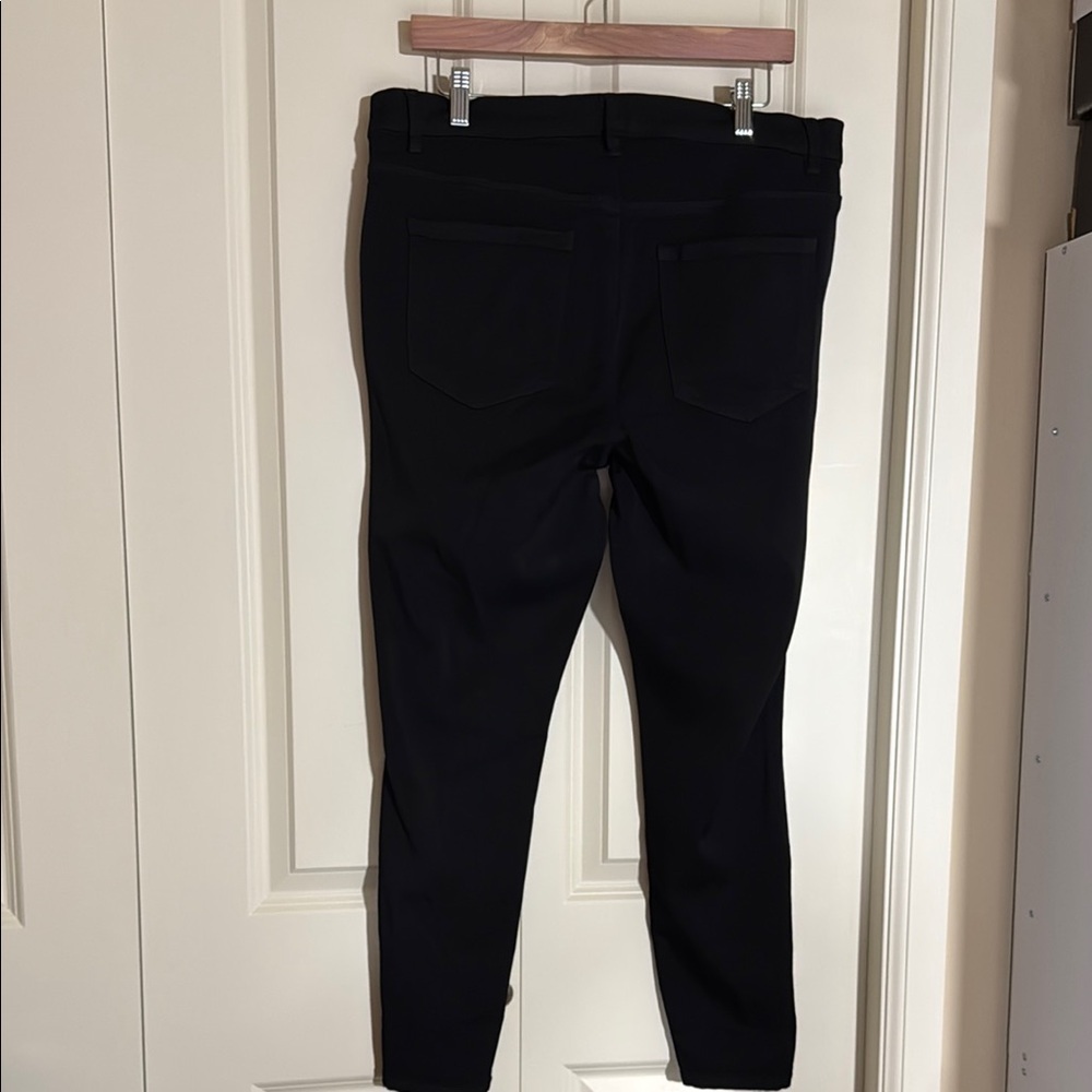 Curve Appeal Essential Black Skinny Jeans with Modern Fit - Picture 6 of 12